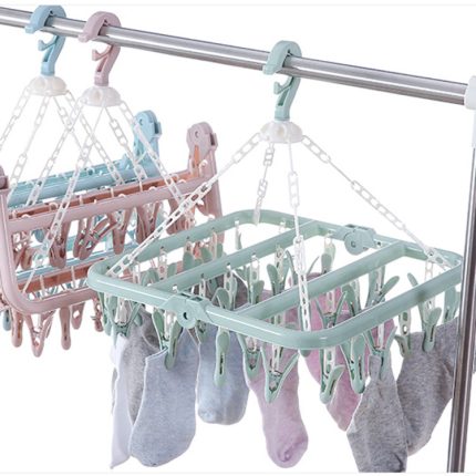 Hanger with clips